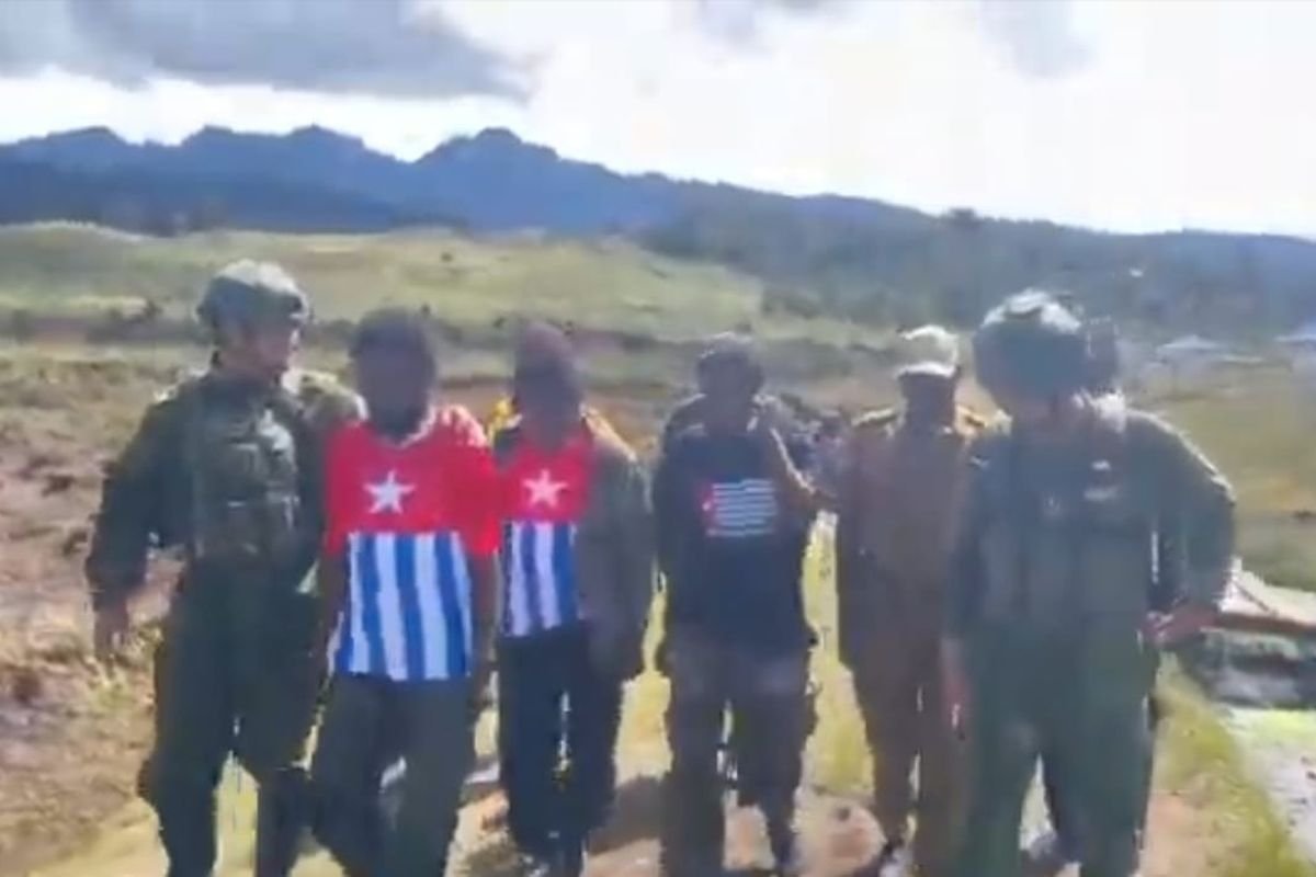 Kembali ke Pangkuan Ibu Pertiwi: 3 Mantan Anggota TPNPB-OPM Ucapkan Ikrar Setia NKRI di Puncak Papua Tengah