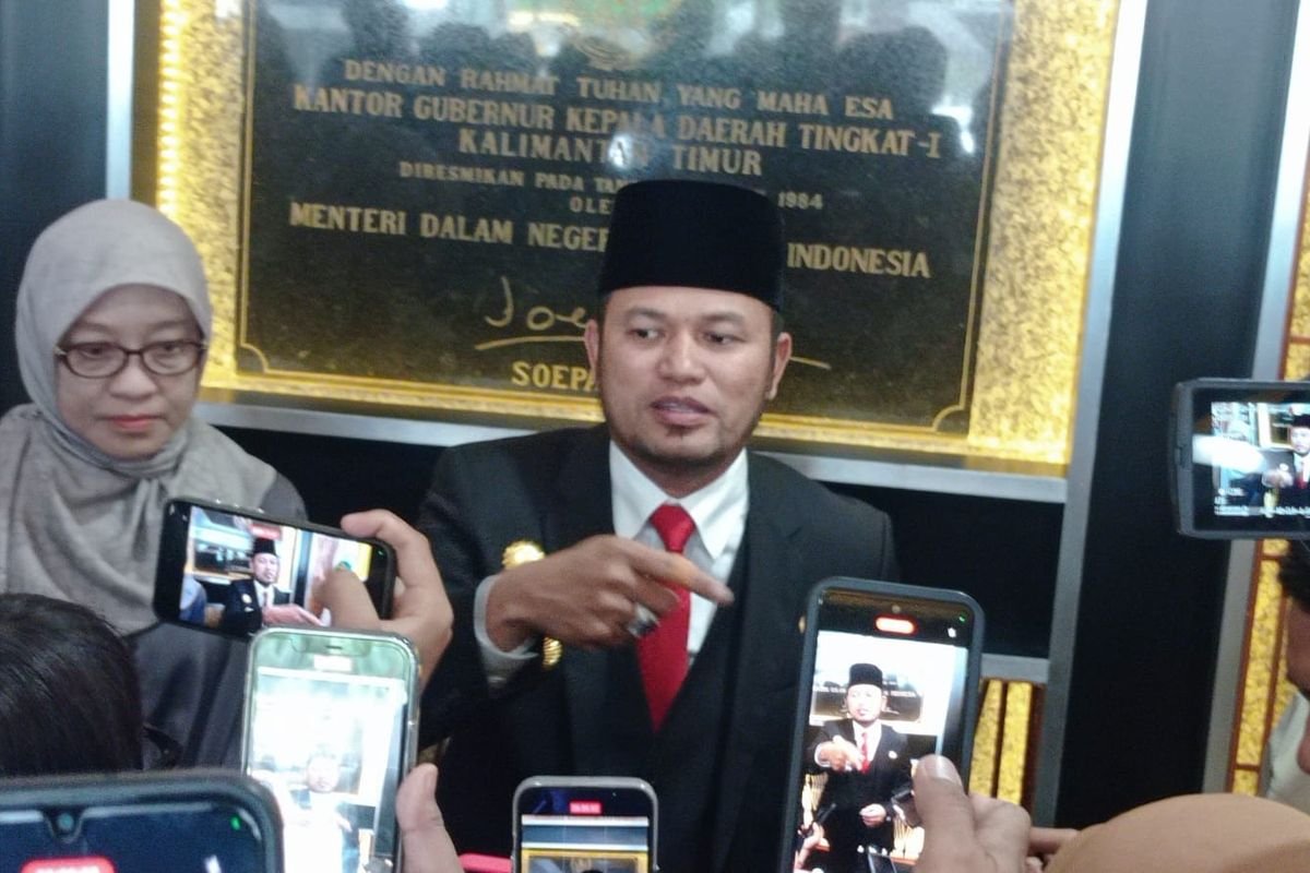 Mewah di Tengah Jalan Rusak! Anggaran Mobil Dinas Gubernur Kaltim Rp 8,5 Miliar Disentil Warga: “Tambal Jalan Dulu, Bos!”