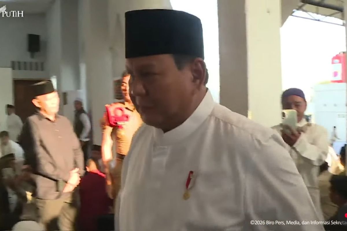 Lebaran di Serambi Mekkah: Prabowo Salat Id di Aceh Tamiang, Kompak Duduk Bareng Mayor Teddy