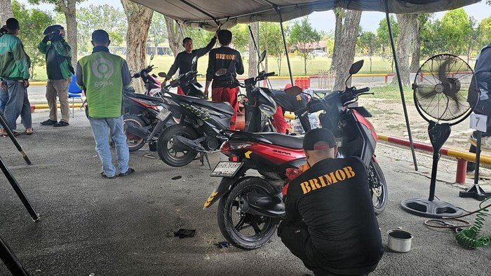 Pahlawan Aspal Serbu Markas Brimob: Ratusan Ojol Antre Servis di Bengkel Gratis Polda Riau