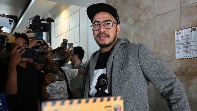 pandji-penuhi-panggilan-klarifikasi-di-polda-metro-jaya-1770374815765_169