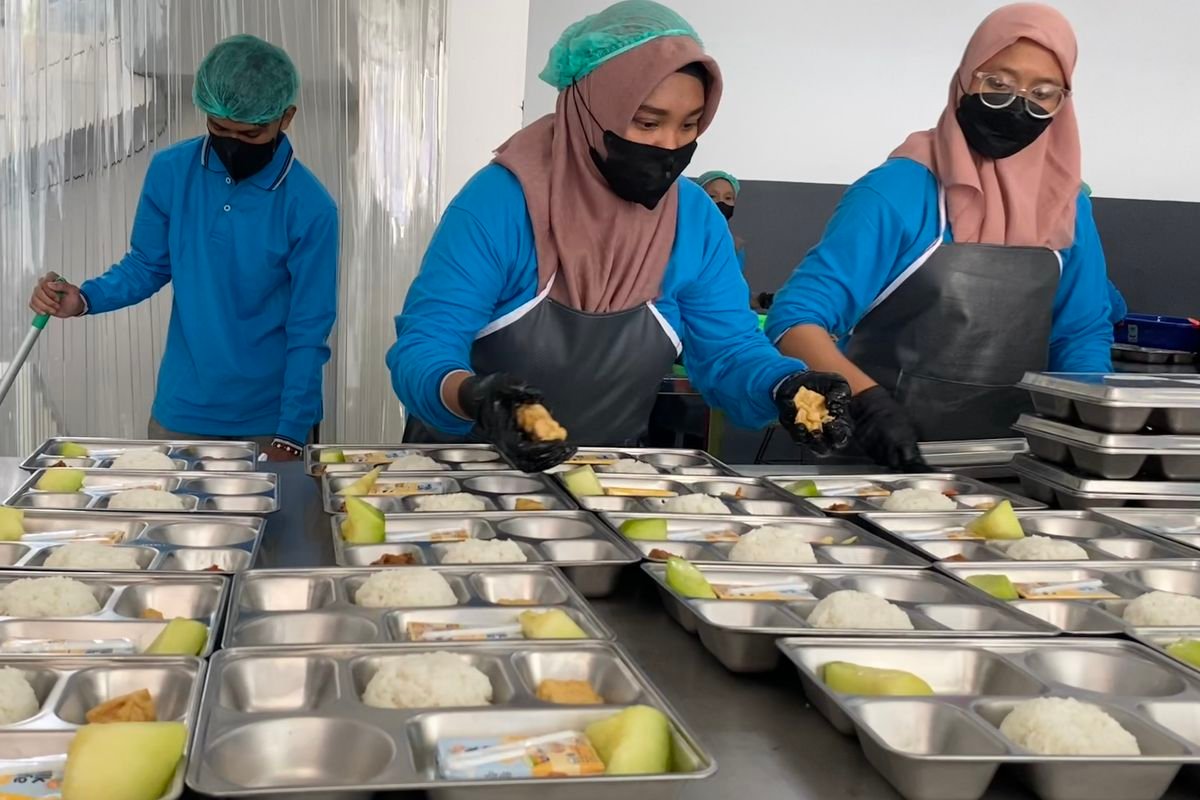 Trinitas Ekonomi Turun Gunung! Pemerintah, OJK, dan BI Kompak Dorong Bank Danai Program MBG hingga Kopdes