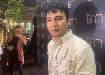 Bikin Ngakak! Antrean 'Aldi's Burger' Disiram Tetangga, Aldi Taher Malah Sebut Itu Wahana Baru