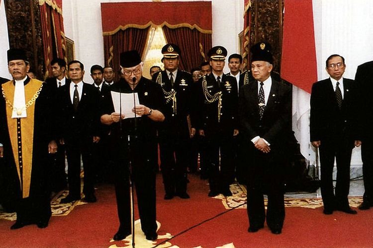 Mengenang Titik Balik Reformasi! Pidato Lengkap Soeharto 28 Tahun Lalu: “Saya Berhenti dari Jabatan Sebagai…”