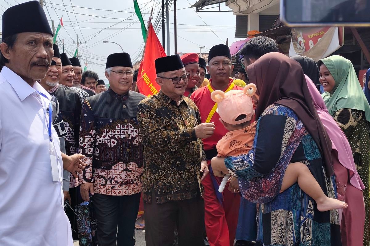 Telat Sadar? Mendikdasmen Tinjau Sekolah Ambruk di Bangkalan, Targetkan Perbaikan Kilat!