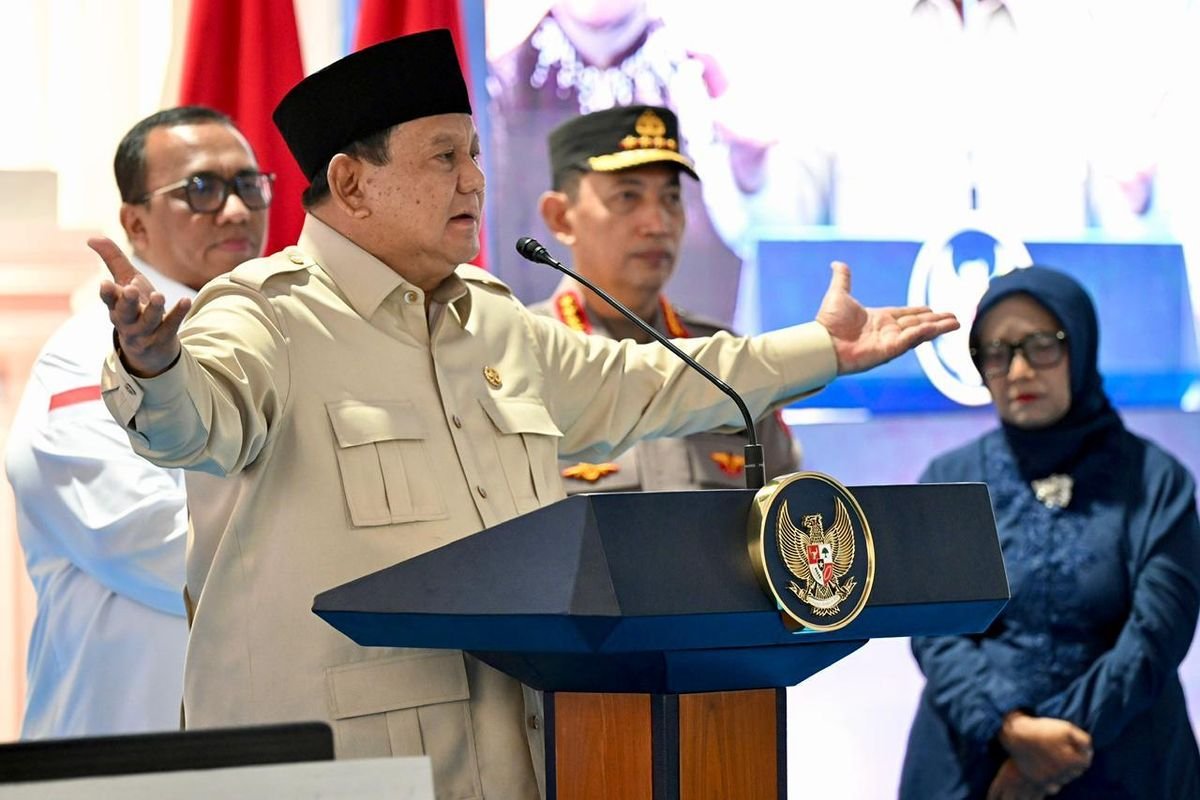 Gaya Unik Dekat dengan Rakyat! Prabowo Minta Dibuatkan Mobil Khusus Bahannya Kaca Agar Terlihat Berdiri