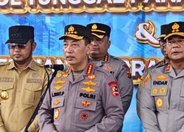 Menteri Hukum, Batas Usia Pensiun, RUU Polri, Kapolri, Perpanjangan Pensiun, Legislasi DPR, Berita Nasional.