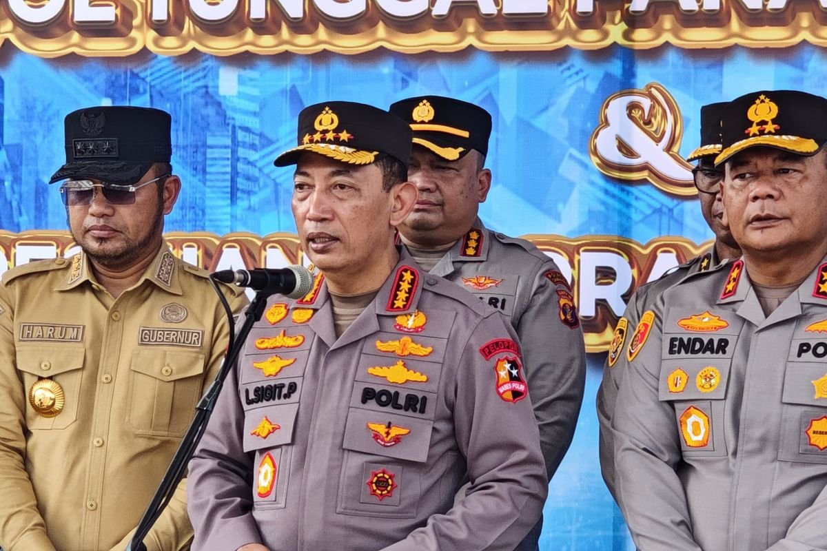 Menteri Hukum, Batas Usia Pensiun, RUU Polri, Kapolri, Perpanjangan Pensiun, Legislasi DPR, Berita Nasional.