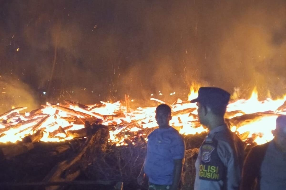 Bencana Susulan Mengintai! Tumpukan Kayu Sisa Banjir Aceh Utara Terbakar, Belum Padam Ancam 5 Desa