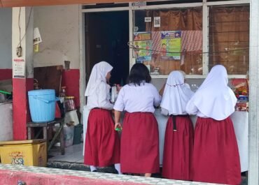 Efisiensi dan Berdayakan UMKM Lokal! Menguatnya Dukungan Atas Wacana Kantin Sekolah Gantikan SPPG di Program MBG