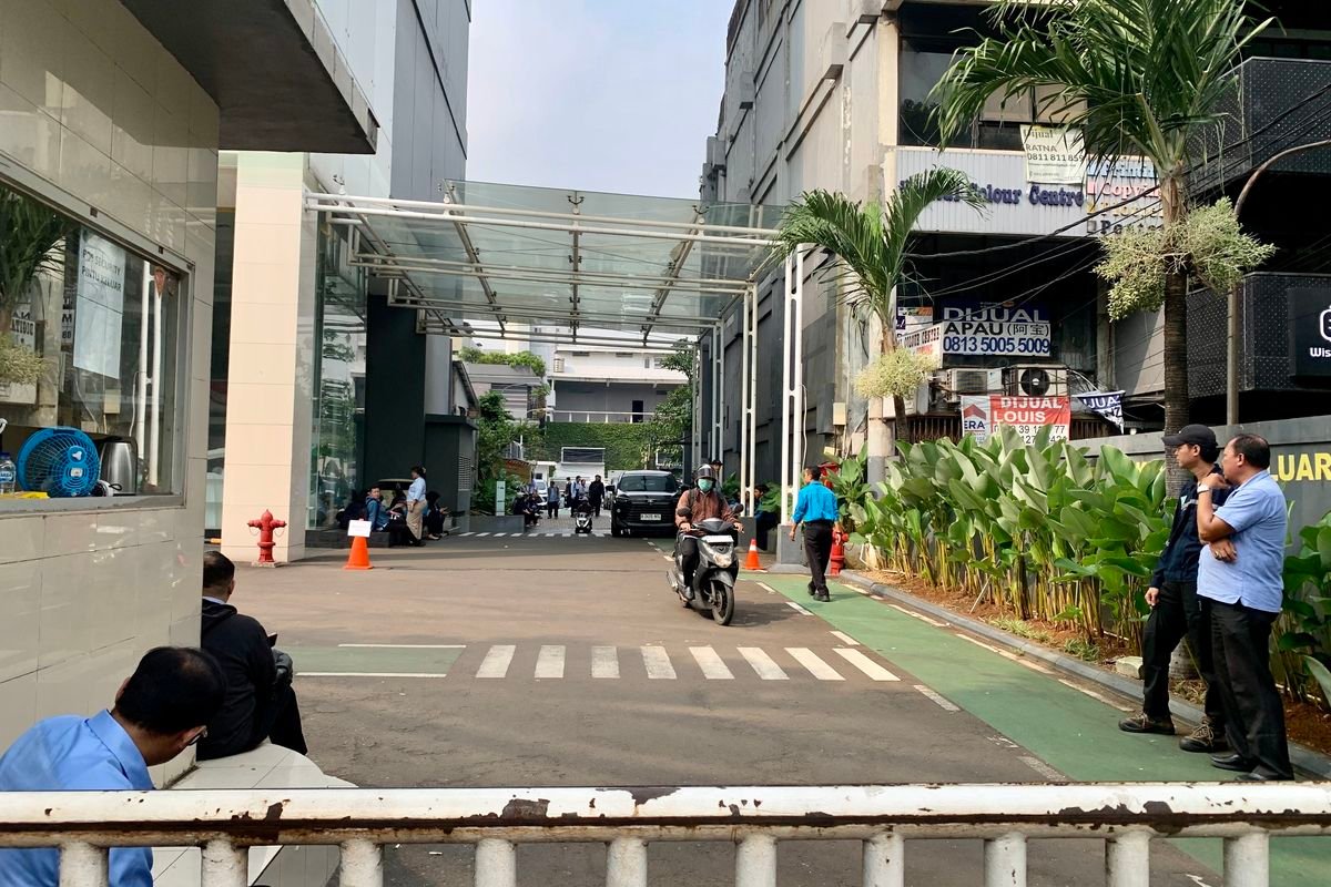 Situasi Mendadak Tegang! Penggeledahan Kejagung di Ruang Pimpinan BGN, Karyawan Dilarang Masuk
