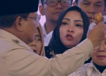 Kalkulasi Porsi Anak Sekolah! Aksi Prabowo Bawa Ayam Goreng MBG, Sebut Jika 1 Ekor Dipotong Jadi 14 Berarti Efisiensi Logistik
