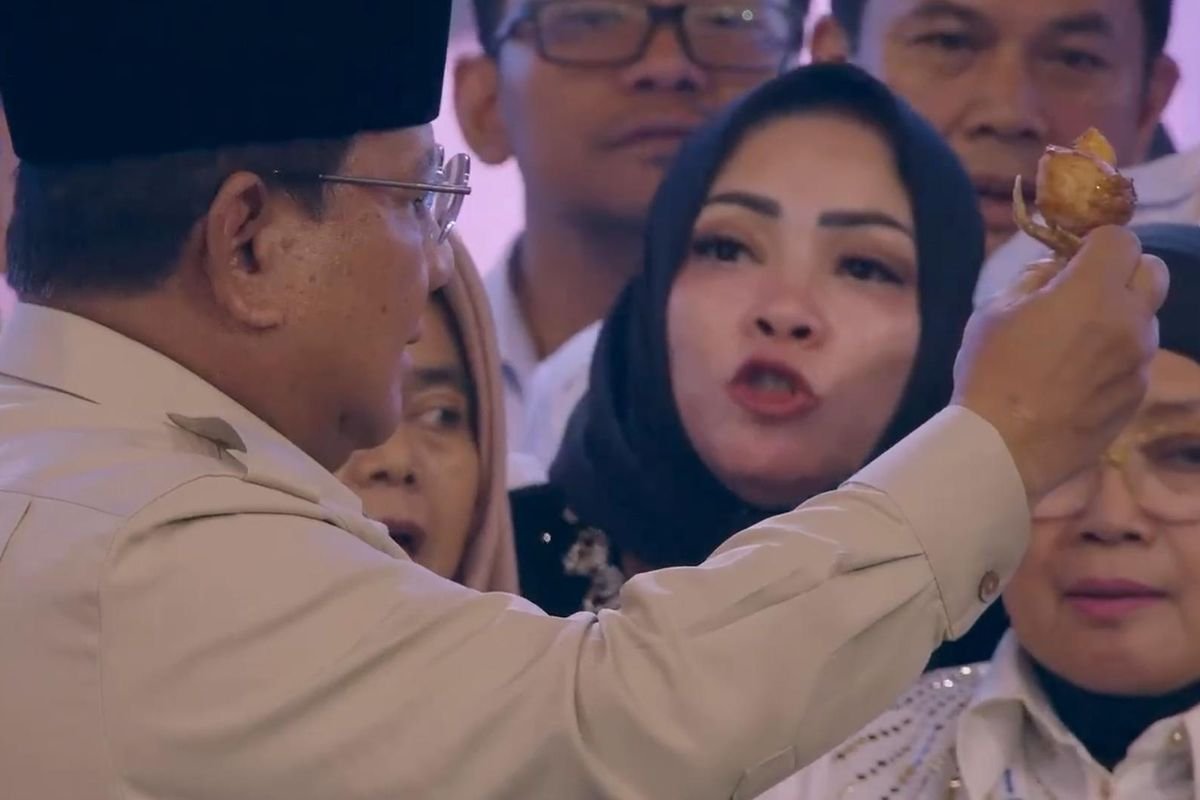 Kalkulasi Porsi Anak Sekolah! Aksi Prabowo Bawa Ayam Goreng MBG, Sebut Jika 1 Ekor Dipotong Jadi 14 Berarti Efisiensi Logistik