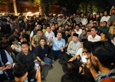 Gelombang Protes Berlanjut! Mahasiswa Gelar Aksi Saat Budiman-Nusron Datangi UGM, Sebut Ekspresi Demokrasi