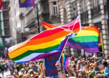 Mobil Tabrak Kerumunan Parade Gay di Berlin, Satu Orang Tewas dan Polisi Buru Pelaku