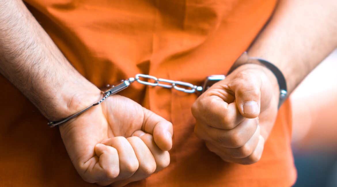 prisoner-handcuffs