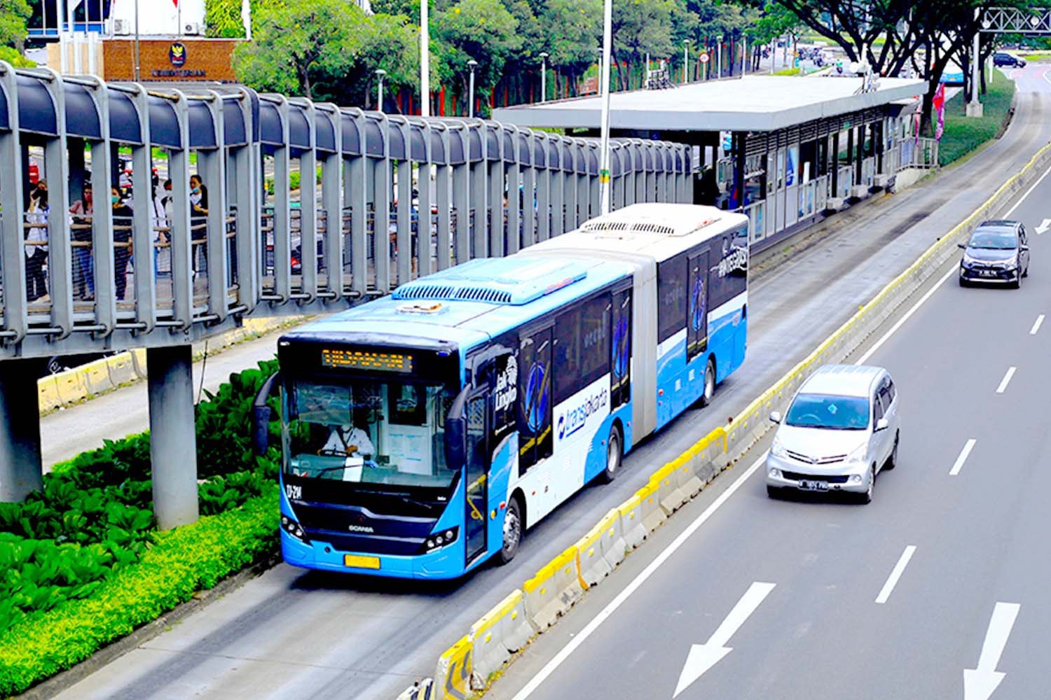 Transjakarta Gandeng KINTO Hadirkan Layanan Mobilitas Terpadu untuk Permudah Perjalanan Warga