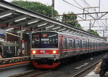 Lansia 80 Tahun Tewas Tertabrak KRL Bogor-Jakarta Kota di Tebet