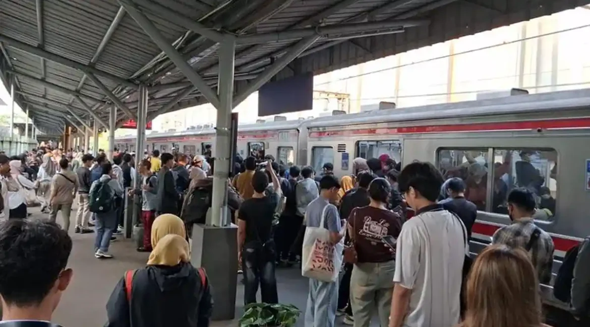 Stasiun-Jurangmangu-pelajar-SMA-terserempet-KRL