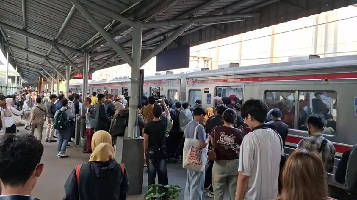 Siswi SMA Tertemper KRL di Stasiun Jurangmangu Dimakamkan di TPU Marabunta