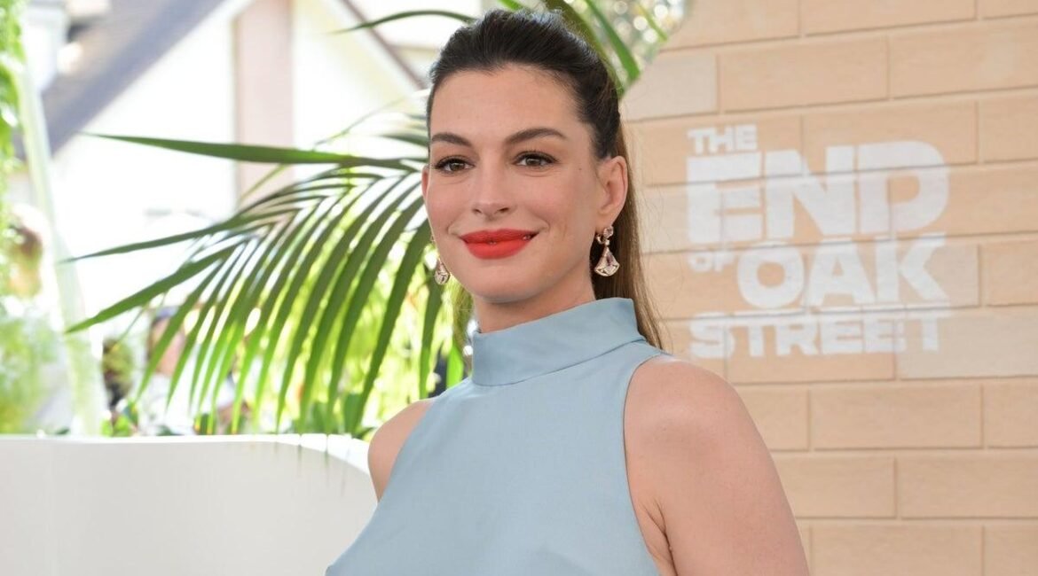 embrazo-de-Anne-Hathaway-3