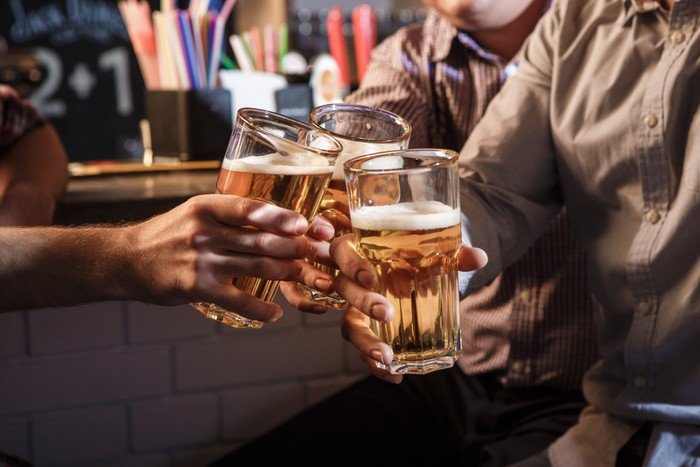 minum-alkohol-foto-freepikcommaster1305