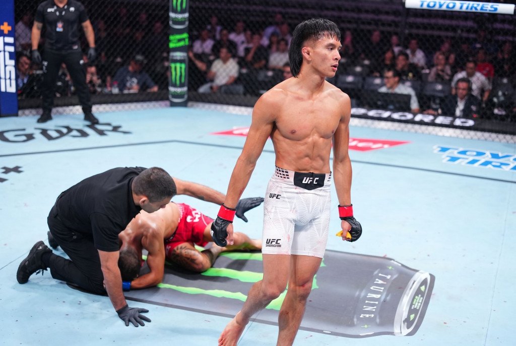 Bilal Hasan Menang KO di Debut UFC, Mantan Juara Henry Cejudo Beri Pujian