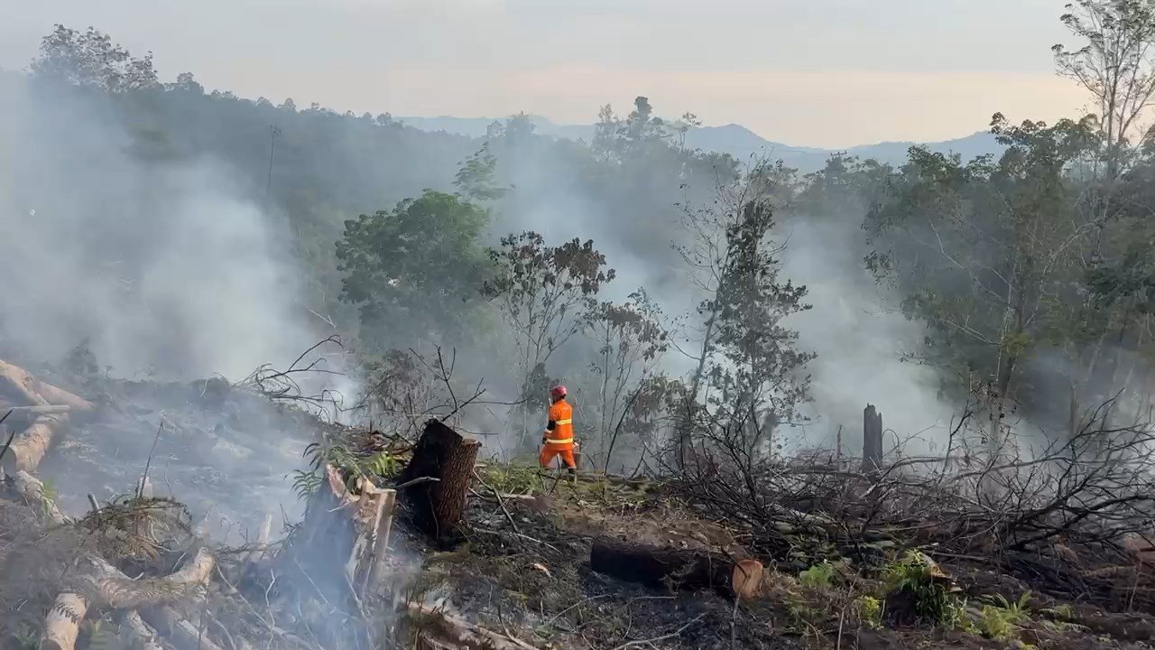 Lanud Sjam Semai 3 Ton NaCl untuk Tekan Karhutla di Kalsel
