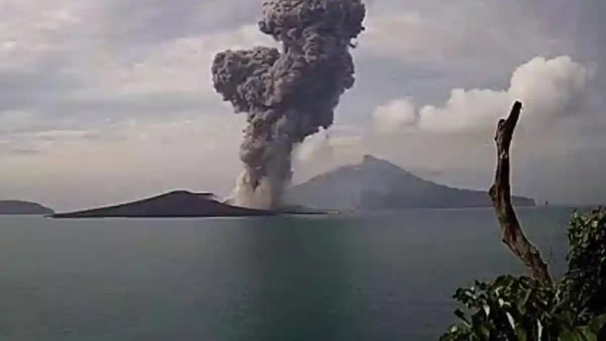 Ahli Tegaskan Erupsi Gunung Api Terjadi Secara Alami, Bukan Rekayasa