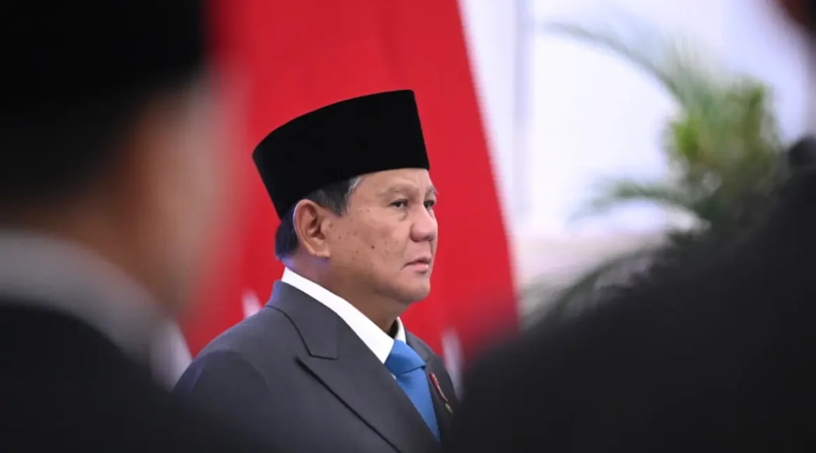 presiden-prabowo-subianto-saat-melantik-pejabat-baru-menteri-keuangan-suahasil-nazara-usai-pelantikan-di-istana-negara-jakarta-senin-1492026-bpmi-setpres-SE7Jg