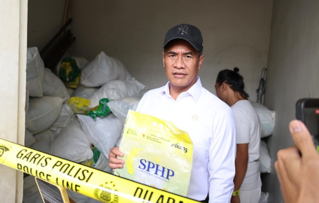 Mentan Amran Copot 8 Pejabat Bulog dan Bapanas Usai Dugaan Oplos Beras Subsidi